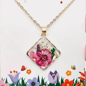 Gold Floral Pendant Necklace